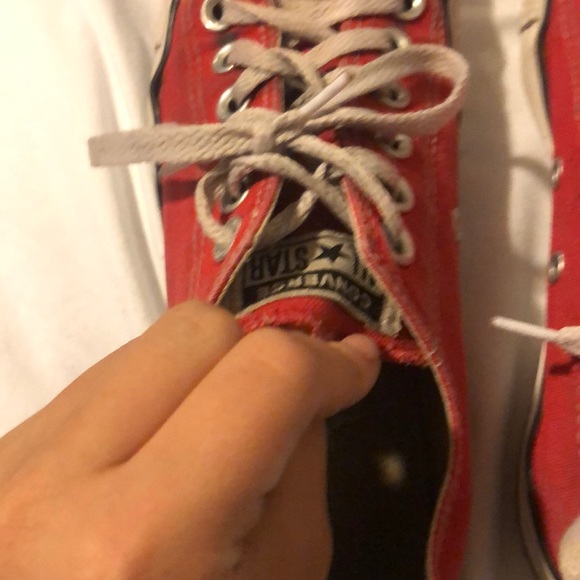 Red converse - Picture 2 of 3